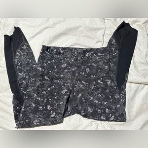 Lululemon grey patterned leggings size 6